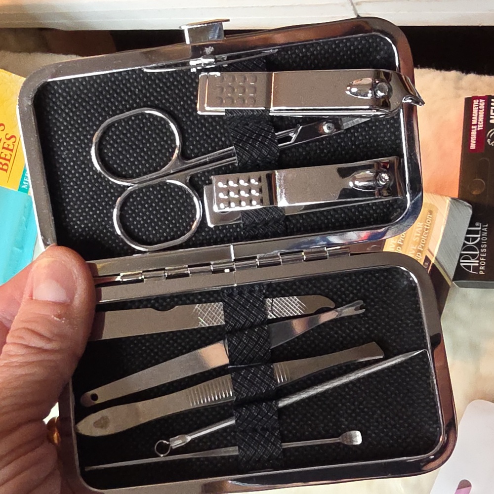 Beauty Bundle Weekend Must Haves Refresher Kit - Picture 9 of 11
